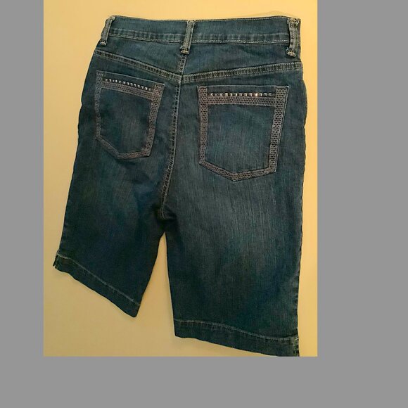 Gloria Vanderbilt -Amanda so slimming denim Bermuda Shorts Size 6P - Picture 8 of 12